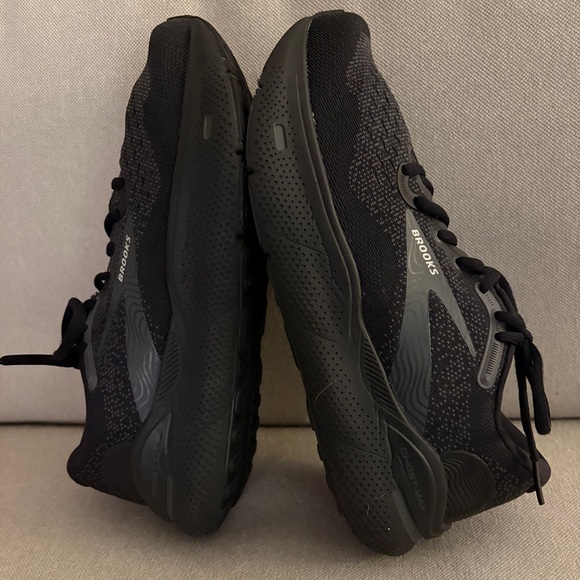 Women's Brooks Ghost Max, Black/Black/Ebony 8.5 - Picture 3 of 6